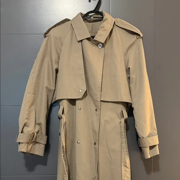 Classic Tan Trench Coat - Picture 1 of 3